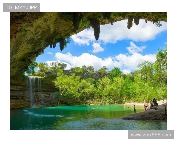 雨幕中的泳者：拥抱自然的清凉仪式(1)
